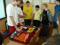 První pomoc do škol