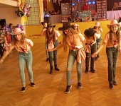 Country vystoupení na karnevale ve Vojnově Městci